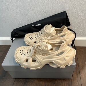Brand new Balenciaga HD Lace-Up Sneakers size 37
